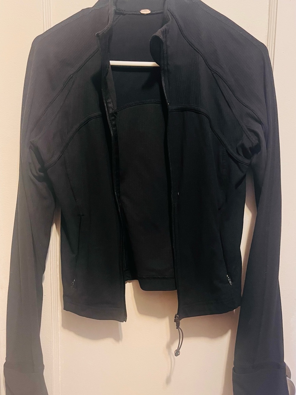 Black Women’s Lululemon crop jacket